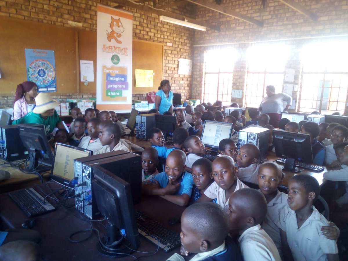 Siyafunda_ctc's tweet photo. #GrowWithGoogle,  #AfricaCodeWeek #GoogleDigitalSkills, @GoogleForEdu @GoogleAfrica, well done to our team in Limpopo on completing their #coding with #253learners &amp; #6educators at Nkgari Primary School in Ga-Masemola. We thank the school for #welcoming the programme. #Siyafunda https://t.co/wD3i8pbdxy