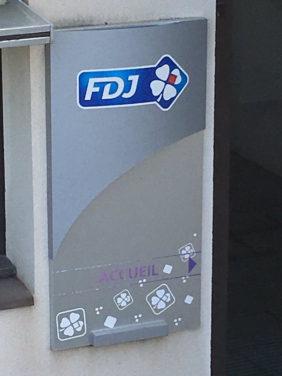 CCI_AMP's tweet photo. [#Proximité] Visite exceptionnelle sur le site de Vitrolles, au cœur technologique du groupe de la @FDJ qui a célébré, en 2017, ses 40 ans !  L’entreprise compte aujourd’hui plus de 300 salariés. #TeamCcimp @GaymardVincent 🍀🍀🍀 https://t.co/XaSAiib0im