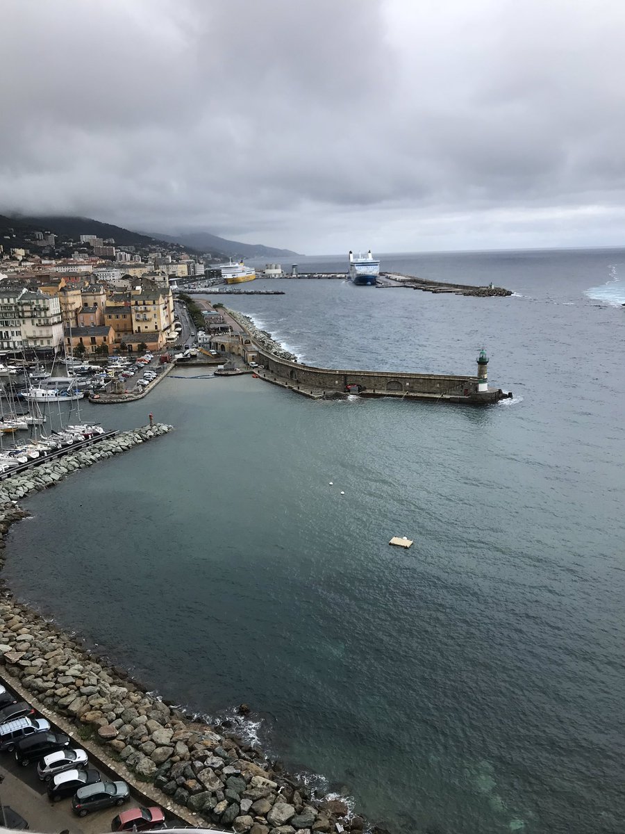 AgatheMoretti's tweet image. Comme on fait son lit, on se couche... #encombrantsmarins #mulizzumarinu #Bastia