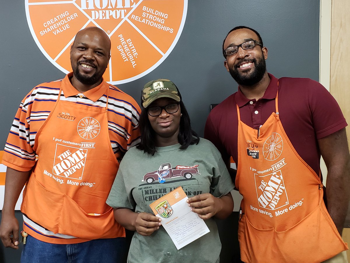 jennifer9674's tweet image. Shout outs to some of our freight team #allstars! Thank you to Reynolds, Cass, Yazmine and Kevin for having a whole store mentality and a great sense of urgency. #LateNightSamePage #TheNewDouglasville @NateC0143 @TerenceGreenHD @WilliamCNick