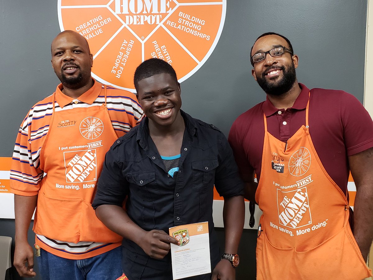 jennifer9674's tweet image. Shout outs to some of our freight team #allstars! Thank you to Reynolds, Cass, Yazmine and Kevin for having a whole store mentality and a great sense of urgency. #LateNightSamePage #TheNewDouglasville @NateC0143 @TerenceGreenHD @WilliamCNick