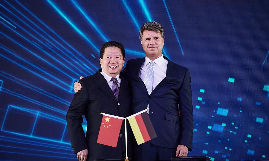 #BreakingNews- How BMW gained control of its China joint venture feedproxy.google.com/~r/autonews/Br…