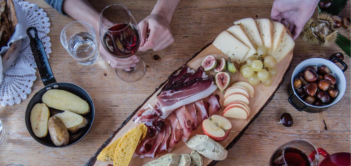 suedtirol_info's tweet photo. 7 Tipps für den perfekten Törggele-Abend in Südtirol! 😋
https://t.co/92E3WlVYDN https://t.co/GAbKQ07clq