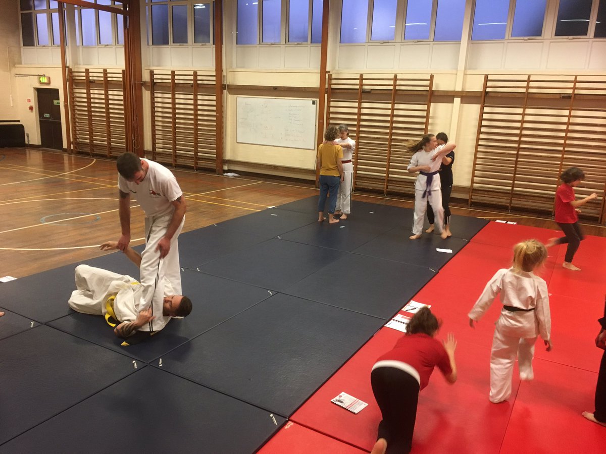 IJJA_UK's tweet photo. Brilliant night at the Kendal Club yesterday. 20 students turned up inc. parents joining in with their kids. Plus a senior grading as well. #JiuJitsu #training #familytime #gradings #commitment https://t.co/dSoTOzJUWZ