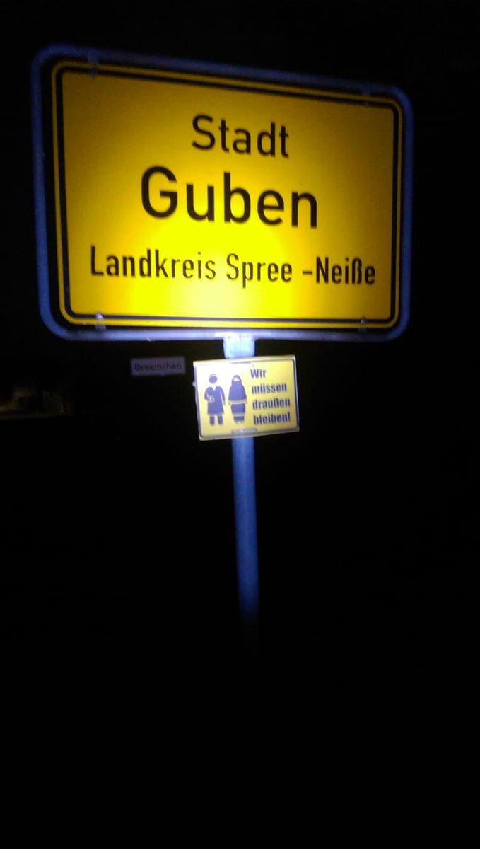 NLausitz's tweet photo. Bei uns gibt es kein ruhiges Hinterland!

In Guben &amp; Umgebung wissen die Bürger was sie wollen aber vor allem was sie nicht wollen.
Klasse Aktion die wir gerne verbreiten. 

#widerstand #schnauzevoll #wehrteuch #ziviler #ungehorsam #refugees #not #welcome
 #wir #müssen https://t.co/fozlAdZQH2