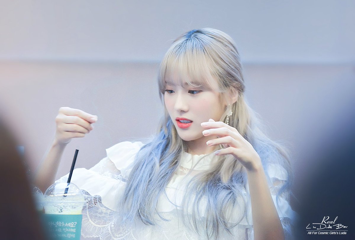 RealLUDABar's tweet photo. 180926 Poor LUDA😢 
#우주소녀 #루다
#WJSN #LUDA 
@WJSN_Cosmic https://t.co/R8pHzSrCZP