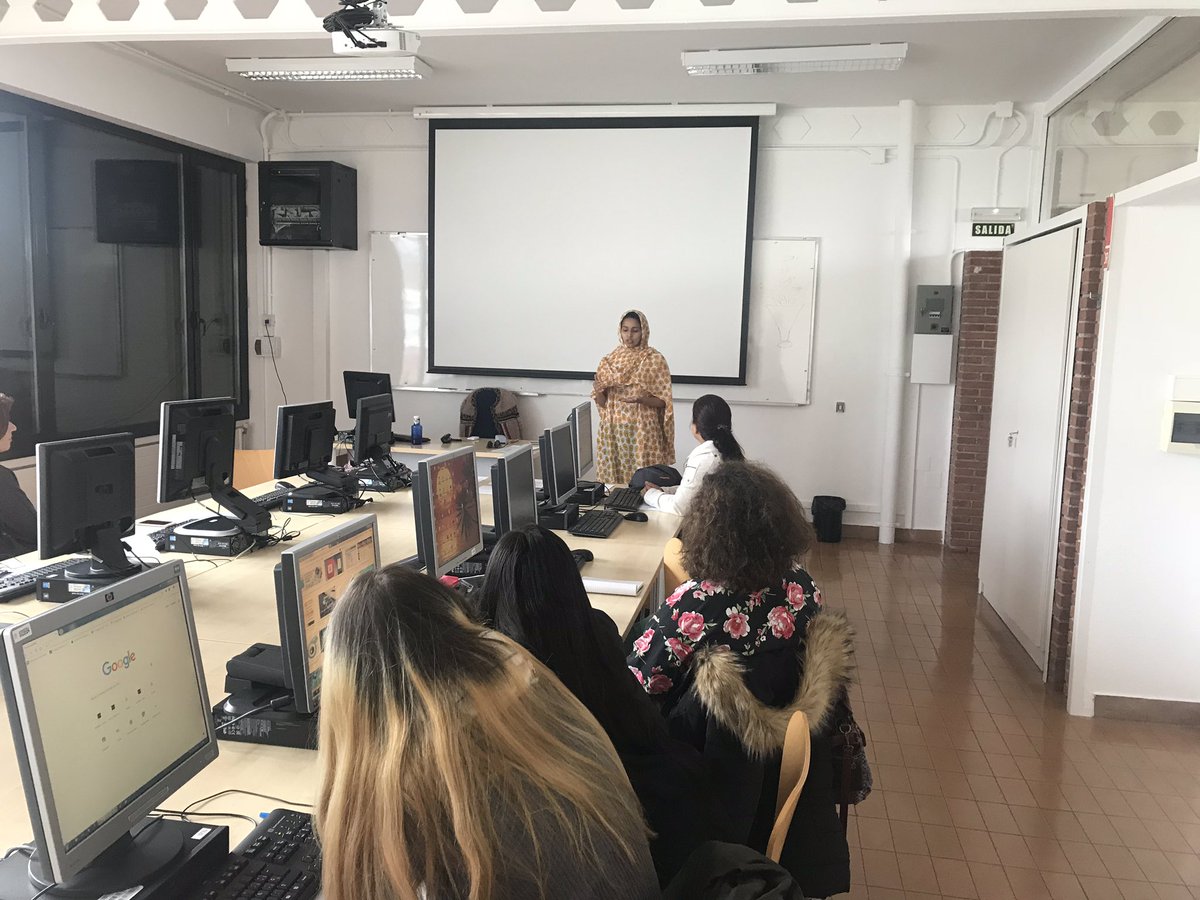 ForSM1's tweet photo. Terminamos la semana #ComercialDigital18 con el #storytelling más esperado! @lbteit97sahara con la #melhfa para contar su proyecto en el Sahara https://t.co/4wyi5XJ30v