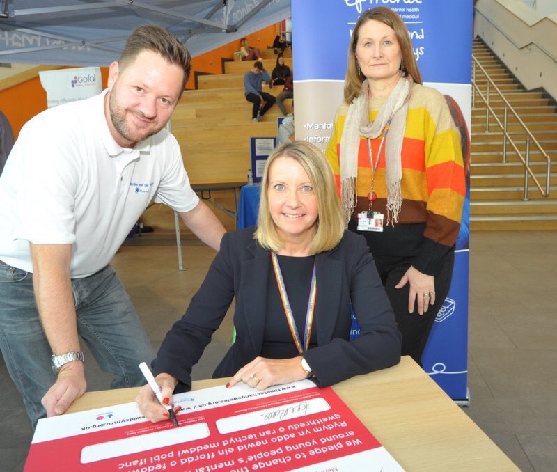 I was honoured to observe @CollegeMerthyr signing their @TTCWales pledge on #WMHD18 so  many more organisations can do the same! @Matv_Mind @MindCymru