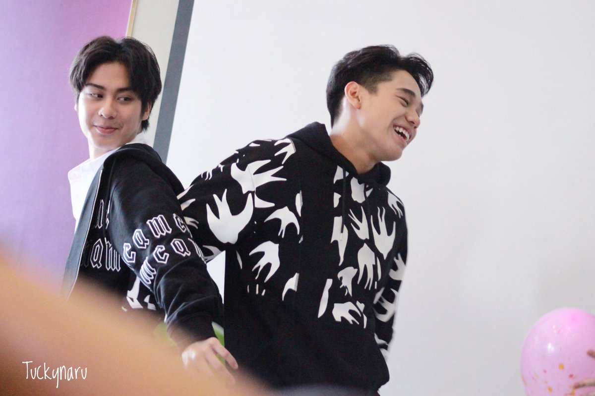 tuckynaru's tweet photo. งานจบแล้ว...แต่ความรักและความสุขไม่มีวันจบ... #คิดถึงวันนั้น 
#NgAgFriendForever 
#ทีมเงินออกัส https://t.co/PN53lXN9ff