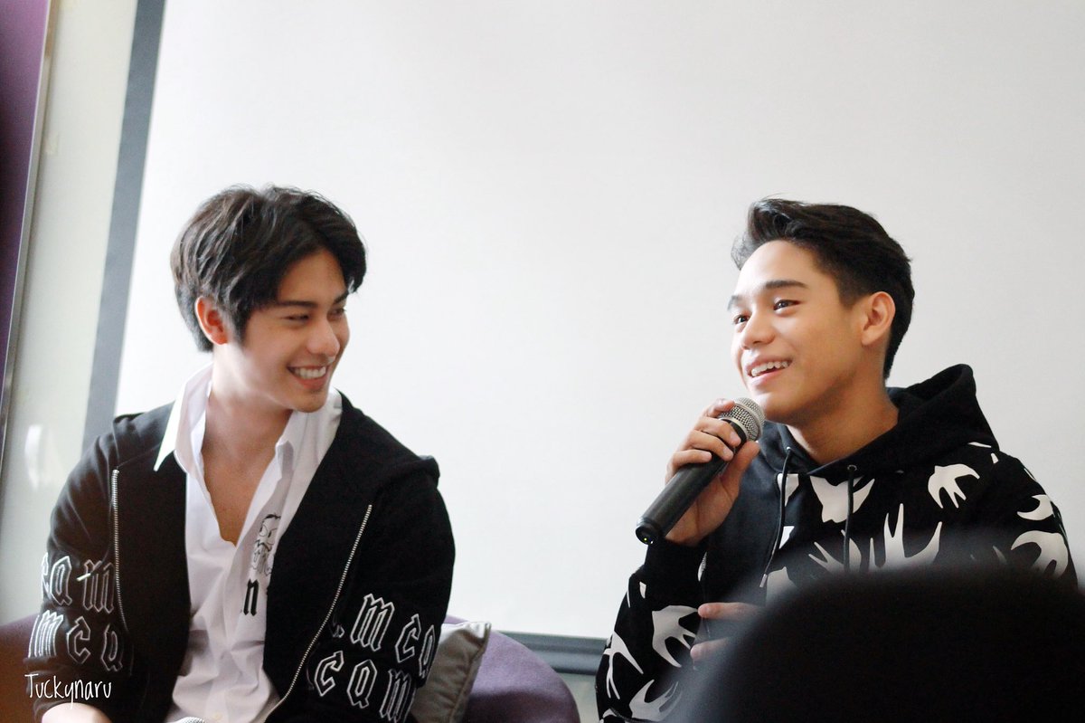 tuckynaru's tweet photo. งานจบแล้ว...แต่ความรักและความสุขไม่มีวันจบ... #คิดถึงวันนั้น 
#NgAgFriendForever 
#ทีมเงินออกัส https://t.co/PN53lXN9ff