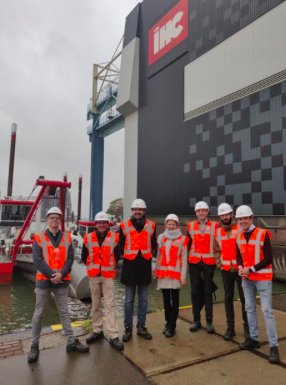 DealDrecht's tweet photo. De @DealDrecht #nieuwsbrief is uit! Met @DanserGroup verhuist, #investeringen @ZHDStevedores naar nieuwe locatie, #YoungProfessionals #blockchain #challenge van start, #MaritimeWeek en #YoungProfessionalsHUB tijdens @navingooe https://t.co/PZ8BlPDycB https://t.co/MxjXlNDQ9b