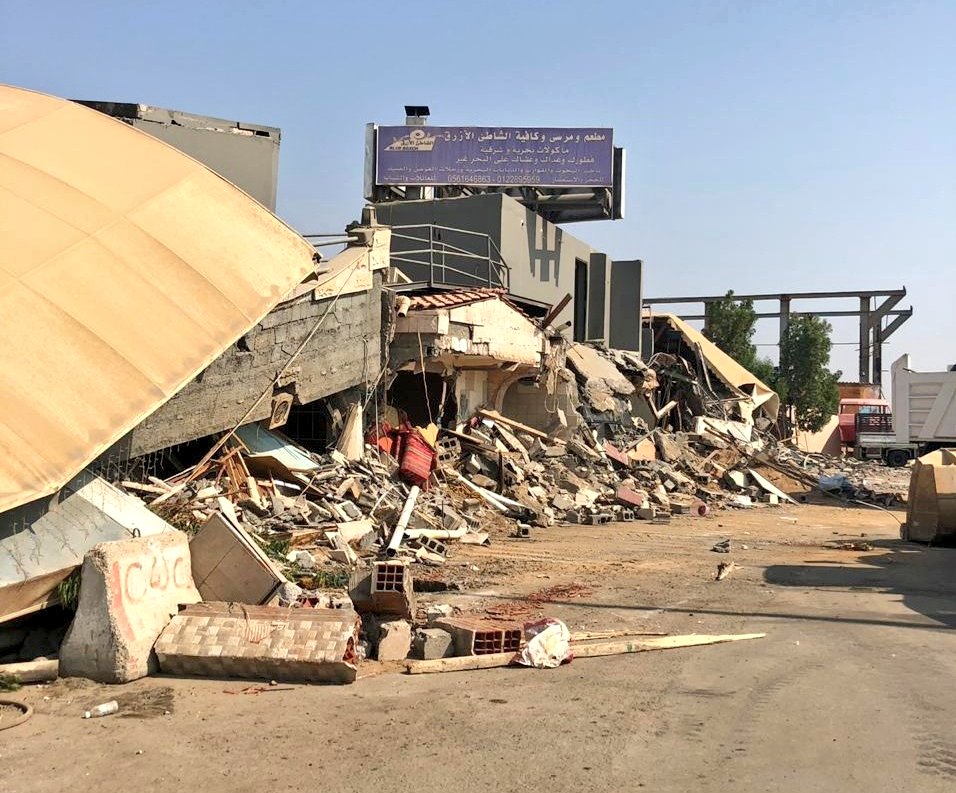 بإشراف ومتابعة ميدانية من معالي #أمين_جدة

#أمانة_جدة تشرع في إزالة منتزه ومرسى الشاطئ الأزرق بكورنيش #أبحر_الجنوبية
bit.ly/2REOWZn