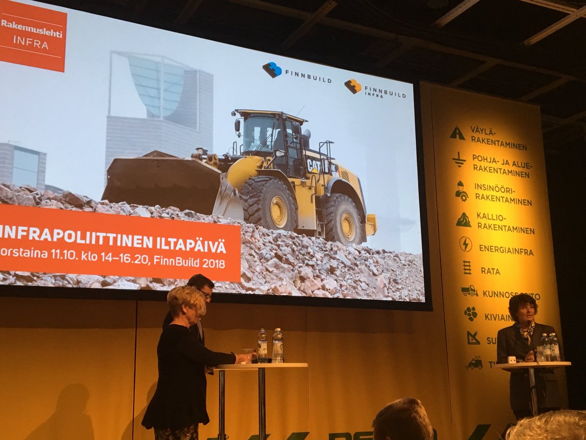 LottaKoskiLammi's tweet photo. Jäämeren rata ja Tallinnan tunneli eivät ole pelkkää unelmointia vaan myös strategisia ratkaisuja. Tehtävämme ei ole sulkea ovia vaan pitää niitä auki tulevaisuuden mahdollisuuksille, kertoo @AnneBerner. #finnbuildinfra #finestlink https://t.co/Cb7650BLUY