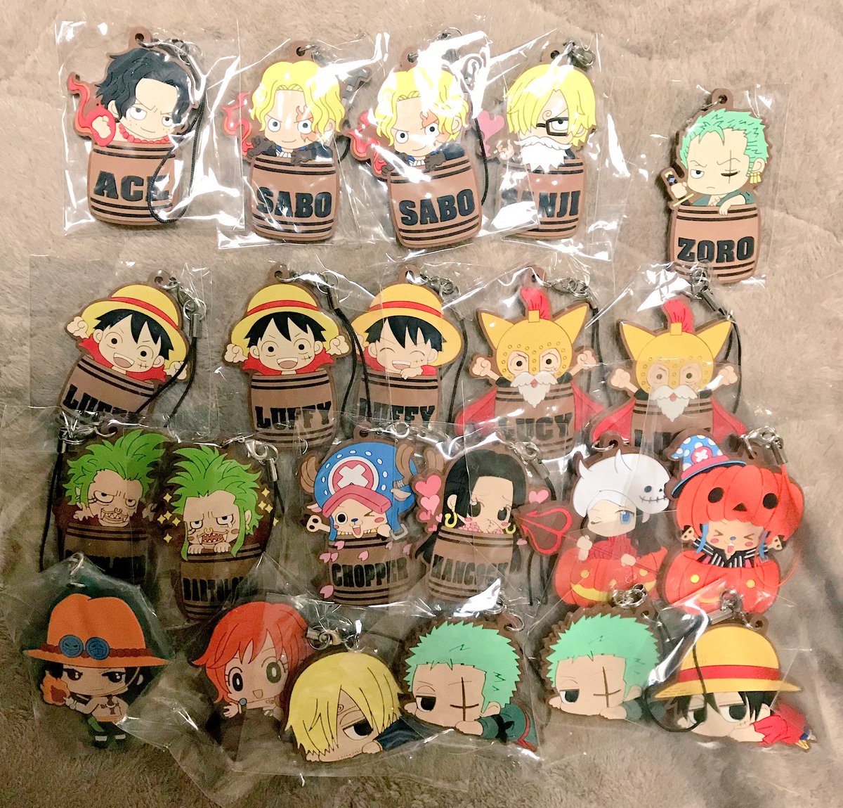 樹々 交換 ワンピース ハロウィン タルコレ 樽コレ だる ん ラバスト 譲 エース サボ2 サンジ ゾロ ルフィ ルーシー バルトロメオ チョッパー ロビン ナミ ハンコック 求 樽コレロー又は輩缶バッジロー どちらもハロウィン