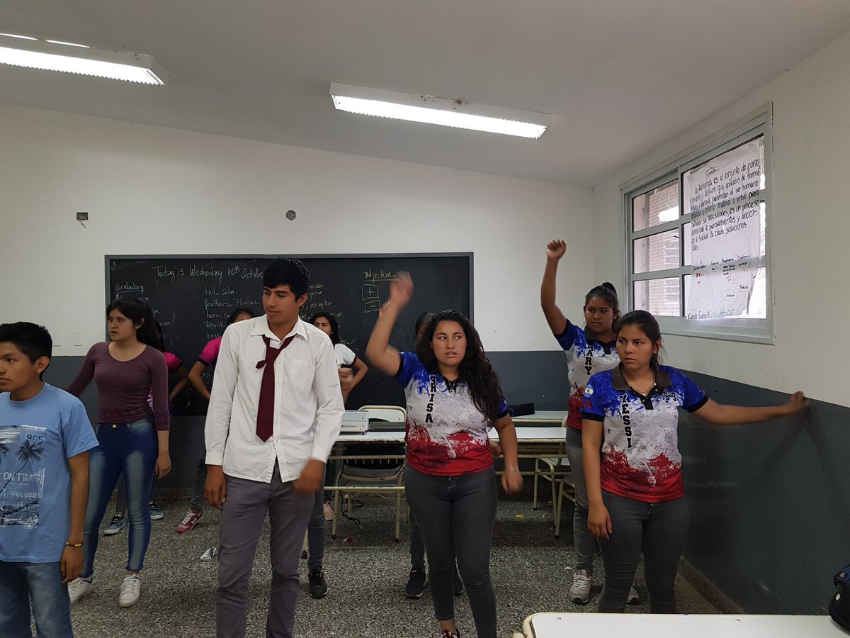 Walter_GarzonOk's tweet photo. #Tarde_de_Gimnasio #CPPSenAccion #Escuela_Solidaria #Gimnasia_Cerebral #Colonia_Santa_Rosa #Colegio_5032 #Alberto_Juan_Lacroze @UrtubeyJM @aniberruezo @larubita70 @RangeonMartin https://t.co/UcySmWbYnv