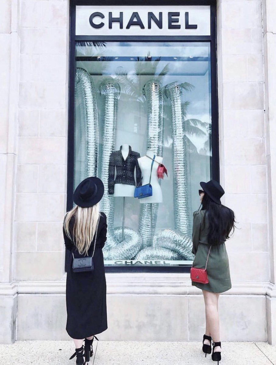 Blondy_Brunet's tweet photo. βKeep you heels, head, and standards highβ - Coco Chanel π
#Chanel #ChanelLovers #WindowShopping #BlondyBrunet #BlondyBrunetApproved #Blonde #Brunette #Bloggers #BloggerVibes #BloggingTips #BloggerLife #TheBlogIssue #TwoGirlsOneBlog #TwoShadesOneLense https://t.co/e501jXQh81