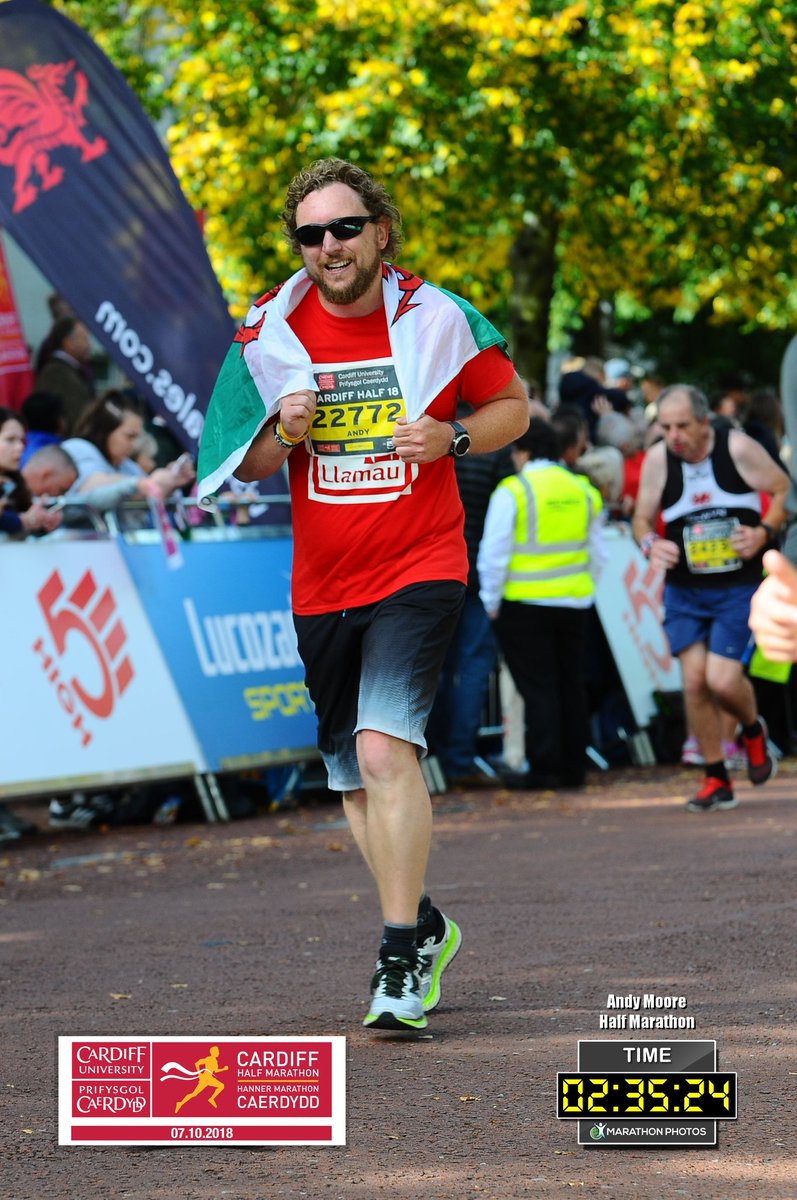 bucketlist_andy's tweet photo. Awesome pic from @CardiffHalf in support of @LlamauUK. Had to get the flag out 🤙🏴󠁧󠁢󠁷󠁬󠁳󠁿 https://t.co/XJHGbHCMQR
