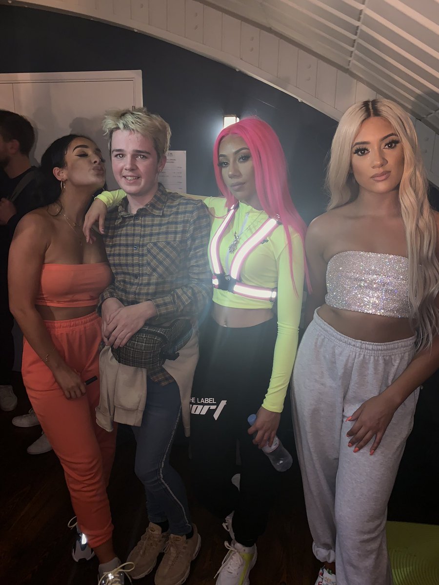 Liambradleypike's tweet photo. @MOMusic Loved meeting you queens yesterday I love you girlies so much can’t wait for the next one and to meet you queens again soon and for all the new music to come ❤️❤️❤️❤️❤️❤️❤️❤️❤️❤️❤️❤️❤️❤️❤️❤️❤️ https://t.co/QfyEbvBltP