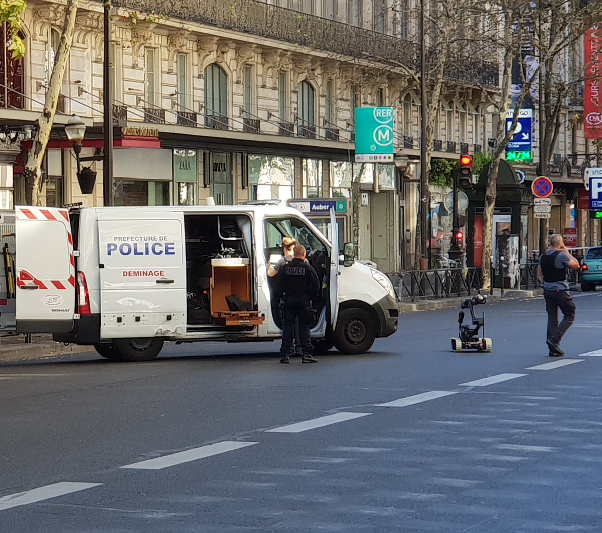 Operations de déminage boulevard Haussmann à Paris