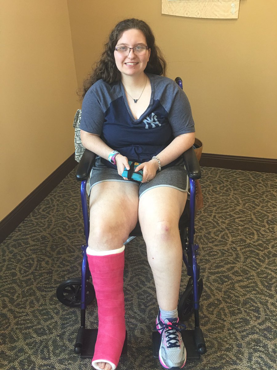 Nina_Fighter's tweet photo. @InvDisabilities
#invisibledisabilties #ChronicPain #dailypain #totalfootreconstrutivesurgery #collaspedarch #calcaneussurgery #achilleslengthingsurgery #NeverGiveUp #recovery #inspireothers #sharingmystory #throwbacktuesday #neveralone #invisablenomore https://t.co/yRnXG9qsQr