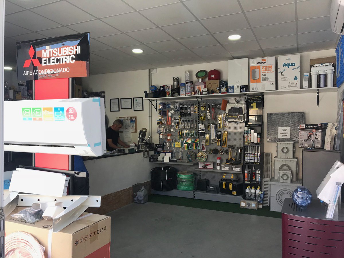 sumfoncal's tweet photo. Cuida a tu familia en la época más fría  ❄️ del año, climatizando 🔥 tu hogar  🏡 de la mejor manera.
Pasa por nuestra tienda y encuentra el sistema que mejor se adapta a tu vivienda.
Te asesoramos para que tengas lo que necesitas.

#FelizJueves #SuminstrosFoncal #Alhendin https://t.co/Nnw0A70KyK