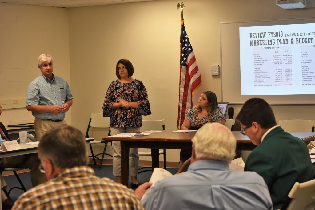 jrfarms's tweet photo. State Board of Agriculture approves Checkoff MOU with Kentucky Cattlemen’s Association https://t.co/gHJA6uSld3 https://t.co/xd4a4cwZ3g