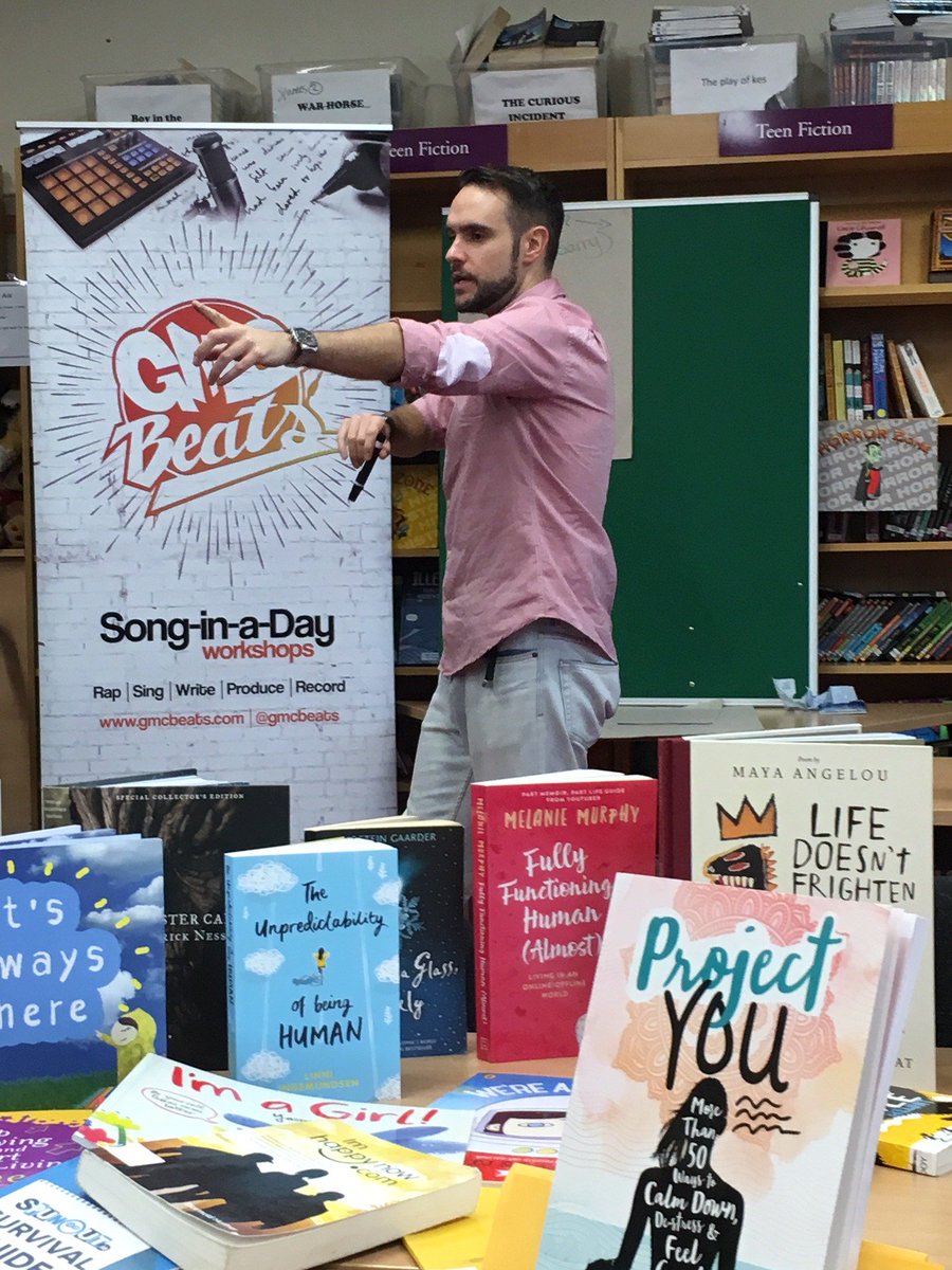 ellenfieldlib's tweet image. The always amazing @GMCBeats helping our 1st years create a #wellbeing rap, supported by 4 fab TY veterans of #WRaPParound @jcsplibraries @cdetbcdu @CDETBChiefPsych