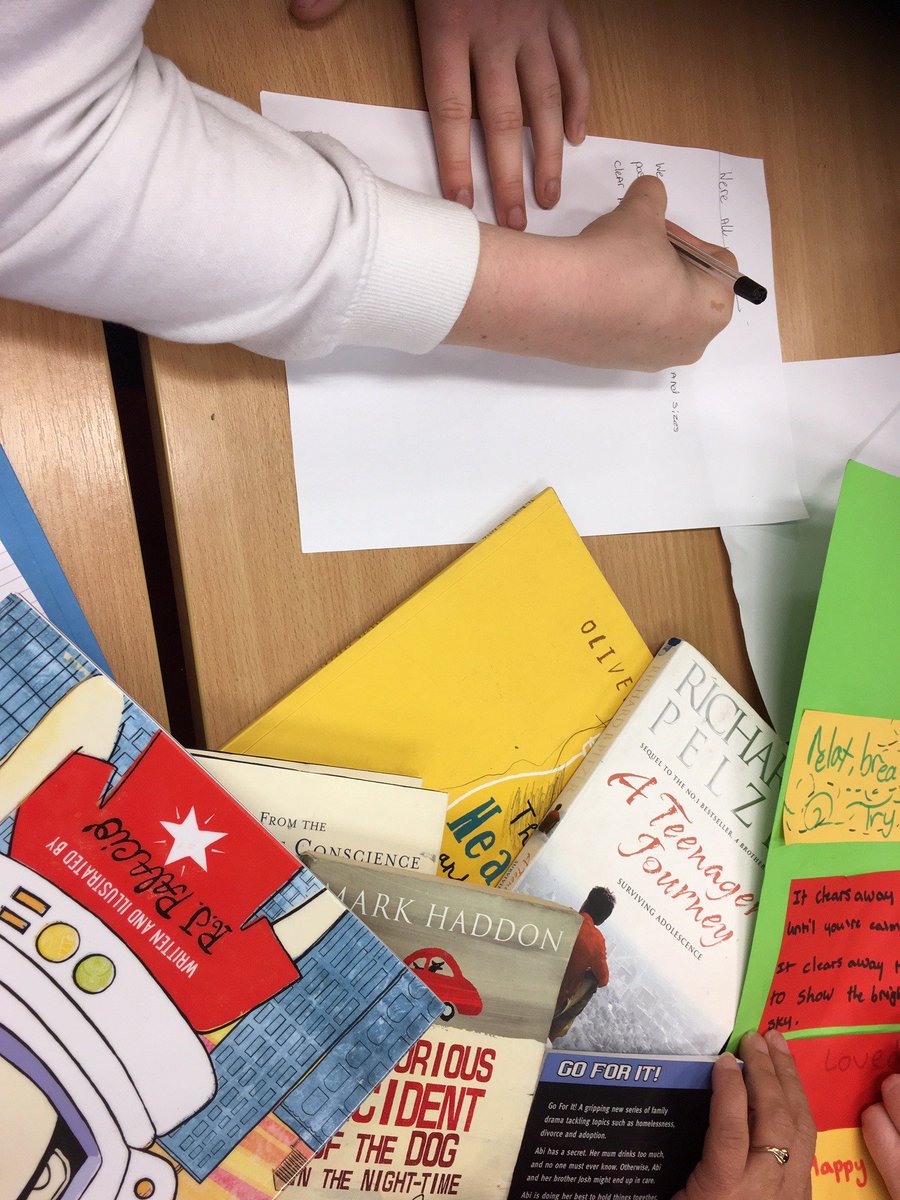 ellenfieldlib's tweet image. The always amazing @GMCBeats helping our 1st years create a #wellbeing rap, supported by 4 fab TY veterans of #WRaPParound @jcsplibraries @cdetbcdu @CDETBChiefPsych