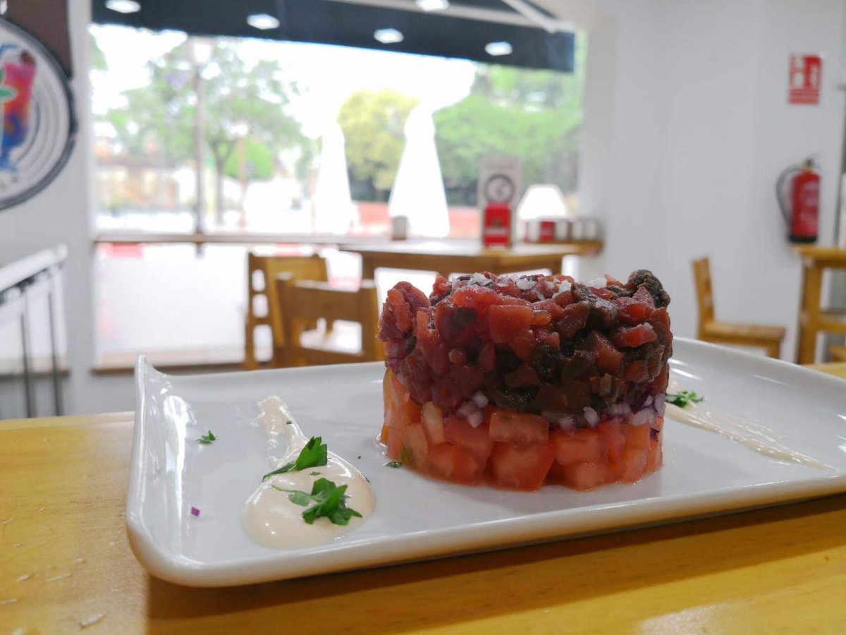 ArteyTapas's tweet photo. Empezamos el puente con energía y cuidandose, para ello preparamos platos que aporten vitaminas, bajos en grasa, ricos en omega 3, que mejore las funciones cerebrales... y todos con Atún Rojo, preparado en Tataki, Tartar o simplemente a la plancha, elige la forma y a probarlo https://t.co/A9W764f7Fw