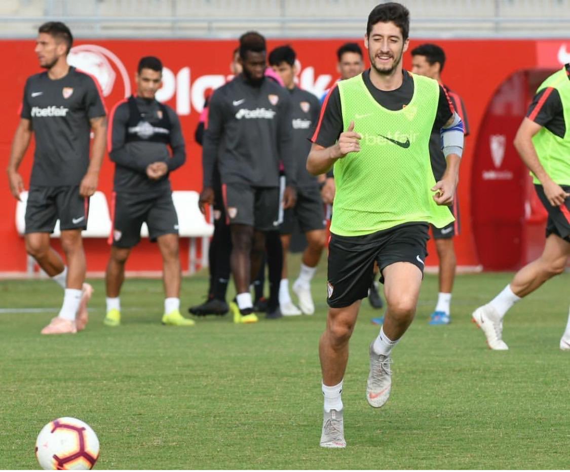 La felicidad de ver que ya queda menos para volver 💪🏼 #vamosmisevilla ⚪️🔴⚽️🏟