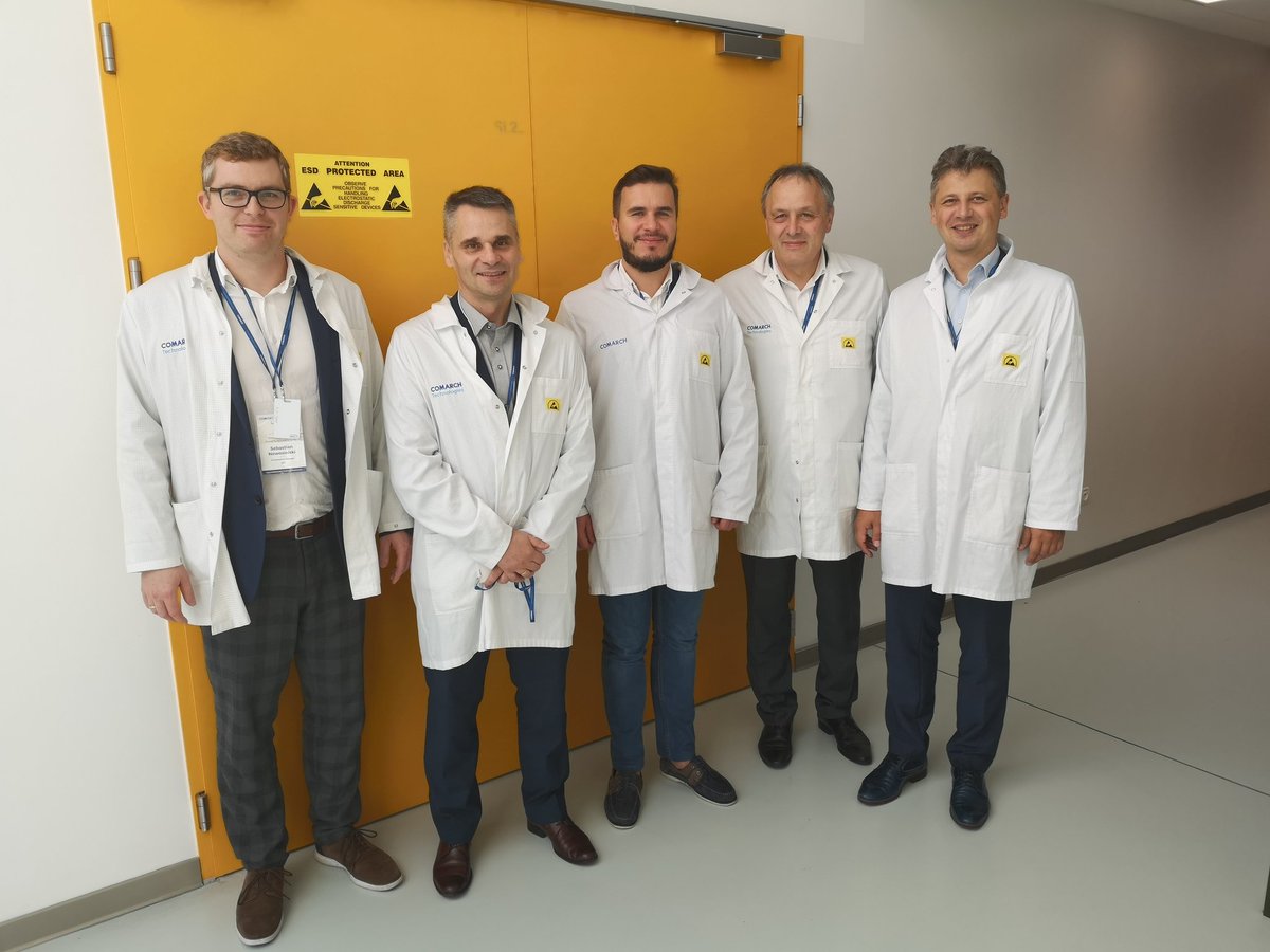 MichNowakowski's tweet photo. Part of the @orange virtualization team on the visit with @Comarch #IoT plant https://t.co/XPP15aIAUO