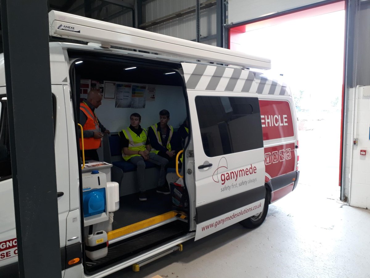 Ganymede_Jobs's tweet photo. We are really pleased to be supporting #RailWeek2018. Rail is a great sector to work in! Our team has taken the Ganymede Safety Van to @NCLCollege Rail Academy today and have been talking about rail careers to the next gen #RailWeek #NextGenRail #YOE #PeopleAreOurPassion https://t.co/NHyXmznBrk