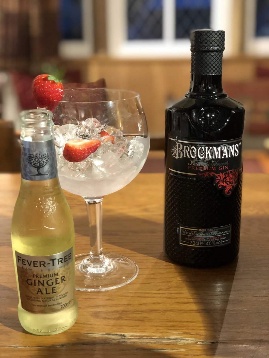 Even though autumn is here, keep the taste of summer with a delicious berry Brockmans gin which pairs brilliantly with Fever Tree Ginger Ale #gin #strawberry #gingerale #pub #drink #blueberry #fevertree #brockmans
