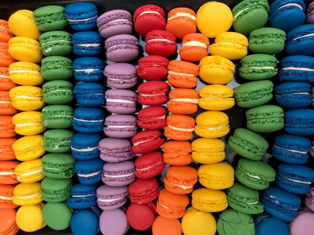 Shell_Nederland's tweet photo. Happy International Coming Out Day! 🏳️‍🌈 Diversiteit mag gezien en gevierd worden, ook bij Shell! #ICOD #InternationalComingOutDay 
❤️🧡💛💚💙💜 https://t.co/TdFdCQYEXo