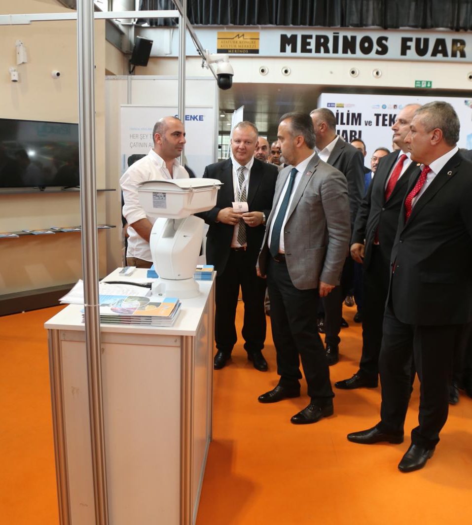 Alinuraktas70's tweet image. Kentimizin fuar potansiyelini arttırmaya ve şehrimizi nitelikli fuarlarla buluşturmaya devam ediyoruz. @networkfuar işbirliğiyle düzenlediğimiz Bursa Bilim ve Teknoloji Fuarı-BİLTEK’in açılışını gerçekleştirdik. Tüm halkımızı 4 gün boyunca devam edecek fuara davet ediyorum.