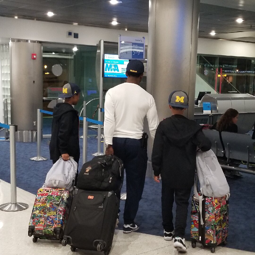 DesmondHoward's tweet photo. Good morning, Ann Arbor. Well we're comin' to your city. @CollegeGameDay @UMichFootball https://t.co/kLDItAoKPO