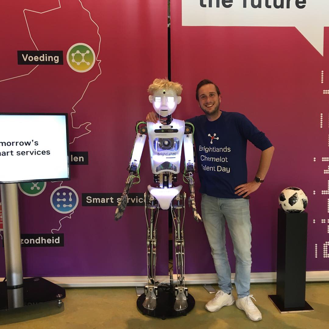 BCTD2018's tweet image. Vandaag zijn we aanwezig bij de #CareerDay op @FontysVenlo samen met Mr. Bright. #rightmaterial