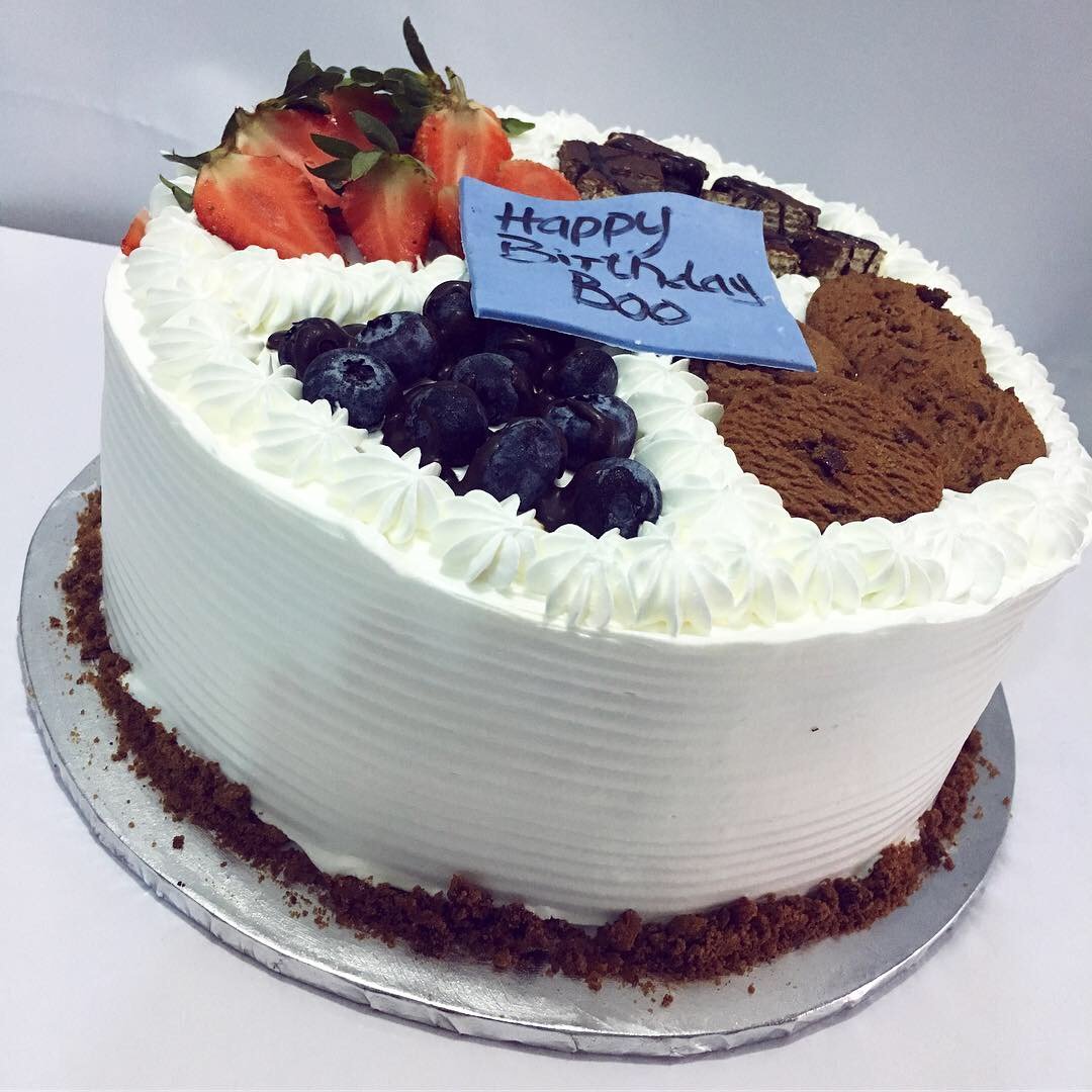Creamkingsng's tweet photo. Who likes Ice Cream frosted cakes??? 🍓🍇🍪🍫

#CreamKings https://t.co/JpFLcaerA7