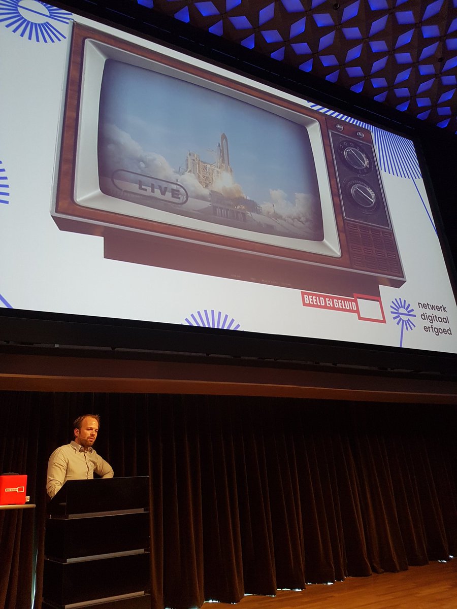 DigitaalErfgoed's tweet photo. Arnoud Goos van @BeeldenGeluid introduceert het Nationaal Register Webarchieven #webarchiveringNL #digipres Vanaf NU online: https://t.co/ShyDaGAcY1 https://t.co/KItGZvTRJN