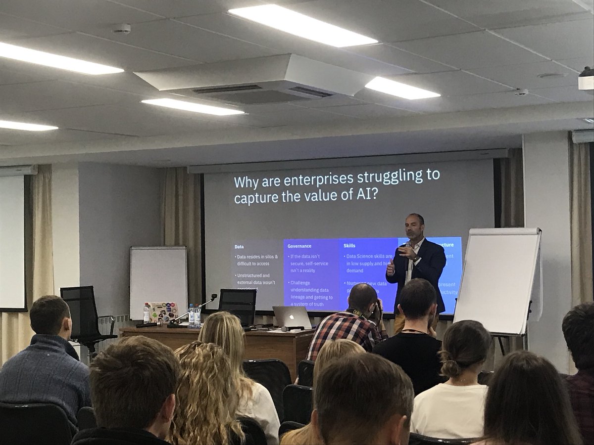 A full room at the U-NOVUS conference in Tomsk, Siberia 🇷🇺 <a href="/manuGenard/">Emmanuel Genard</a> #ibmcloud #datascience #watsonstudio @IBMWatson