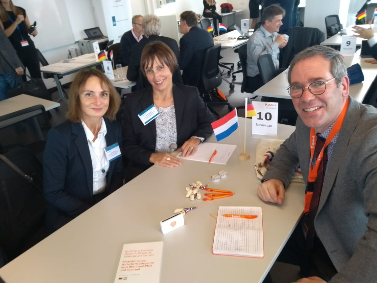 Interessante gesprekken met Duitse zorgverzekeraars tijdens de handelsmissie! We zijn heel benieuwd hoe de SENS-U Blaassensor in Duitsland vergoed zou kunnen worden. <a href="/NLhandelsmissie/">NLhandelsmissie</a> <a href="/koninklijkhuis/">Koninklijk Huis</a> <a href="/MinVWS/">Ministerie van VWS</a> <a href="/MinBZ/">Ministerie van Buitenlandse Zaken</a> <a href="/NLinDeutschland/">NL Botschaft Berlin🇳🇱🇩🇪</a> #NLGermany #ehealth #wearables