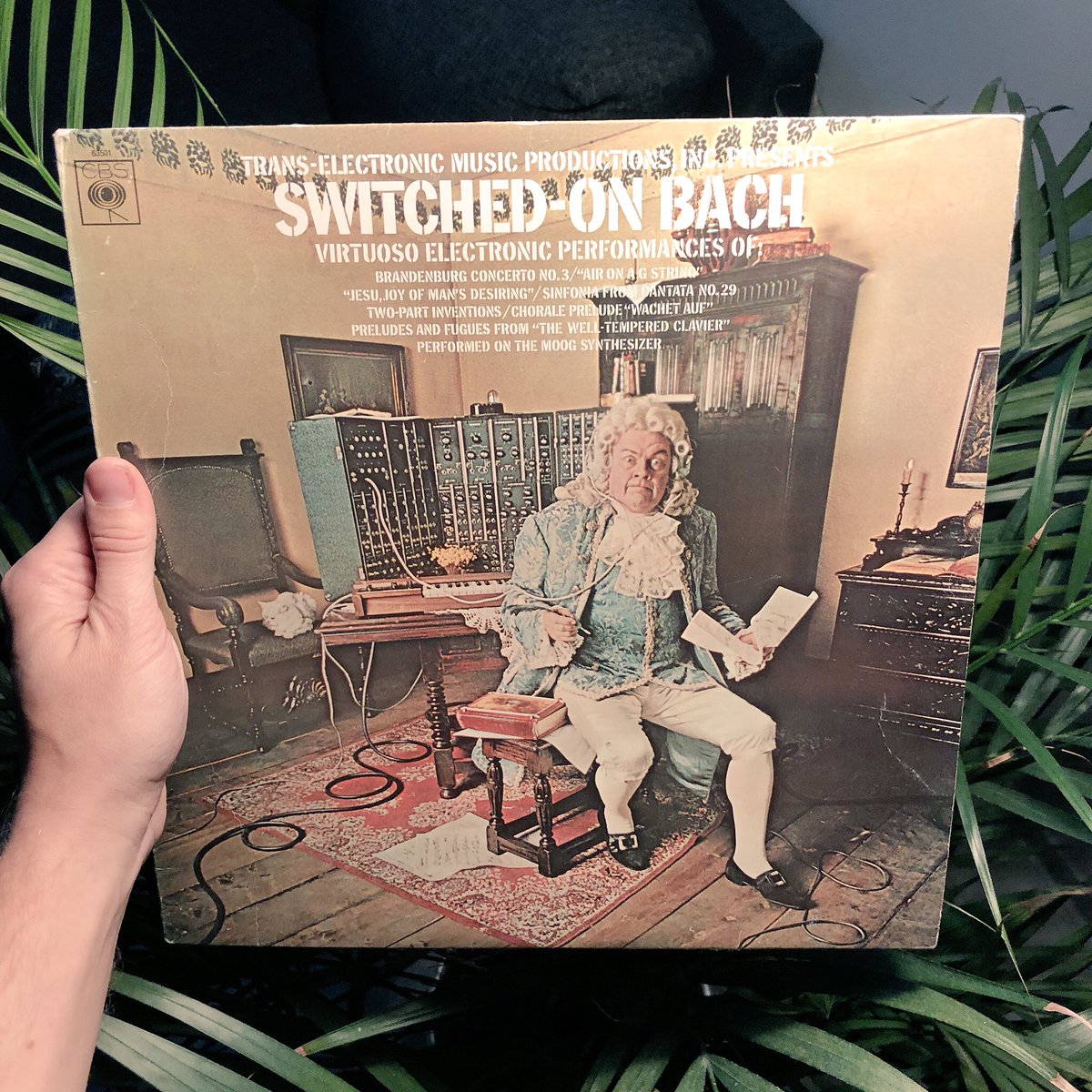 ”Switched-On Bach” 50 vuotta! Suuren yleisön syntetisaattoreille tutustuttanut Wendy Carlosin albumi julkaistiin lokakuussa 1968. Löytyi myös faijan levyhyllystä josta sen sosialisoin. #Moog #WendyCarlos #SwitchedOnBach