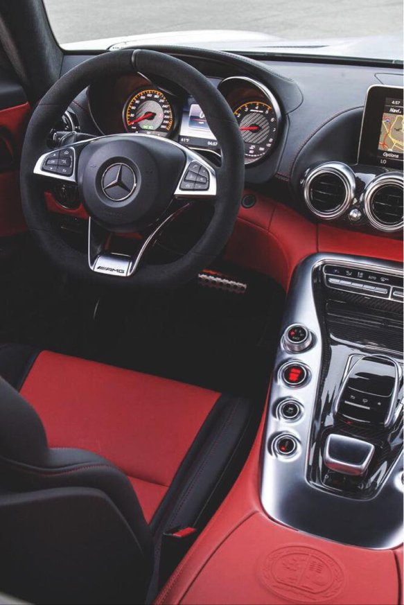 LuxeEnImage's tweet photo. Red on black Benz interior https://t.co/lx5WXE57Pc