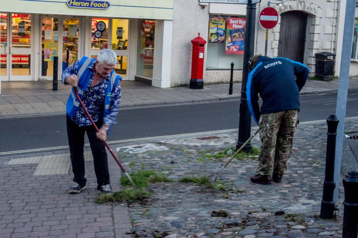 Volunteers from 4 SCOTS assisted Richmond town with their preparation for the great British high street competition ( #gbhsrichmond / #MYHIGHSTREET )