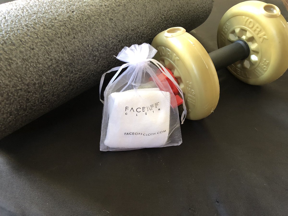 faceoffcloth's tweet photo. FaceOff is an after workout essential. Everyone should carry a FaceOff cloth in their gym bag for wiping away the dirt, grime and sweat post workout. #faceoffcloth #makeup #gym #gymbag #Weights #Postworkout #Workoutroutine #Gymessential https://t.co/mERhQjHrih