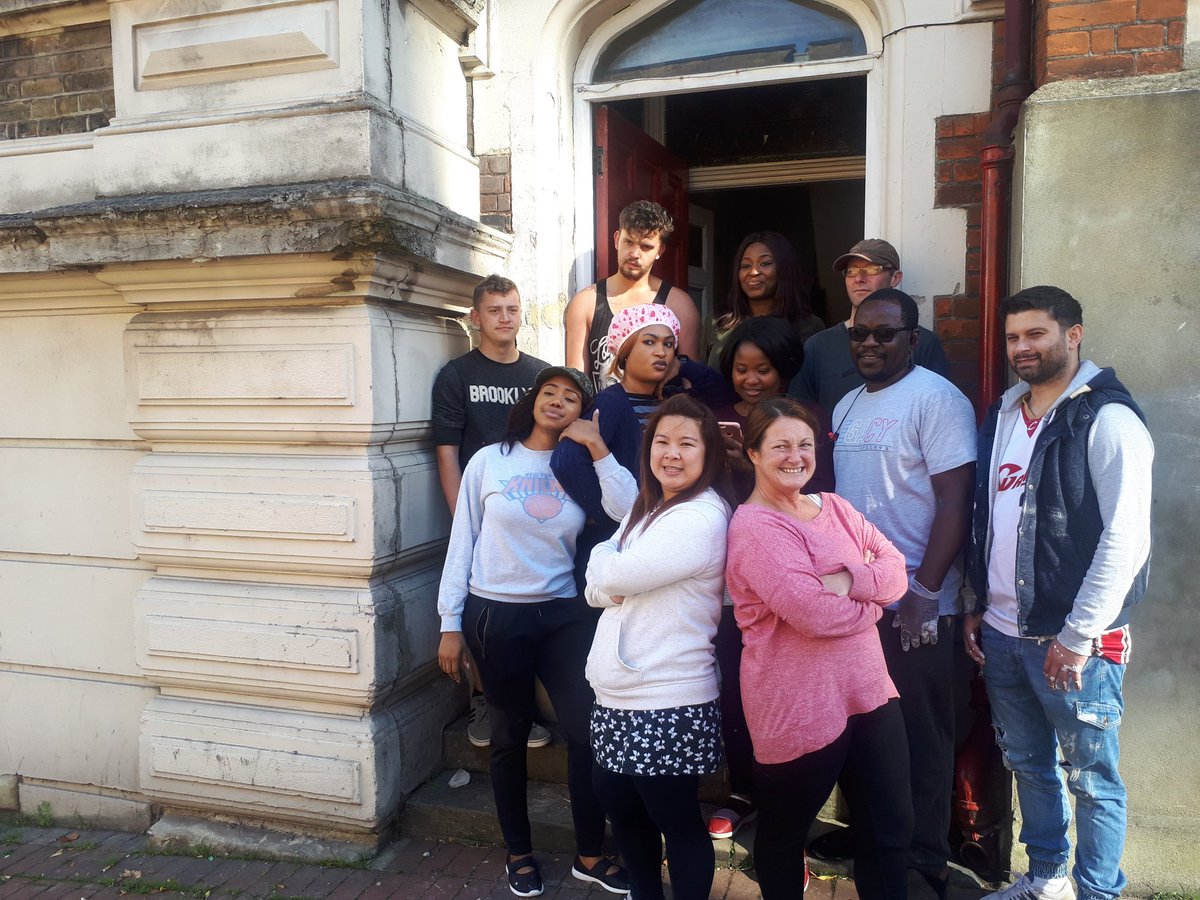 onebigfamilyHTH's tweet photo. Day 2 decorating team at the Homeless Emergency Winter Refuge in Chatham!! Thank you to RBS staff #Medway
#TeamOBF https://t.co/hii8tAkUQp