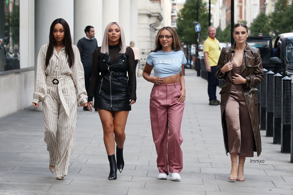 LittleMix_FH's tweet photo. let's get #WomanLikeMe trending ww!
Reply the hashtag + @LittleMix! We will be doing shout outs after📣
GOAL= 2000 replies https://t.co/myAssrqIvO