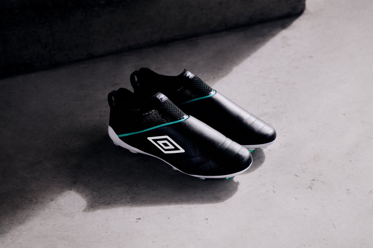 umbro laceless boots