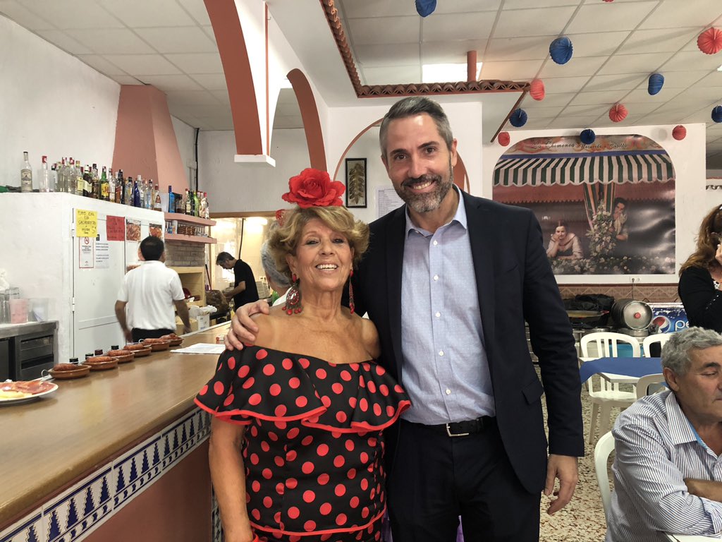 JCMaldonadoEst's tweet photo. Hoy la Asociación #APAFFER Mijas-Fuengirola organiza una #paella 🥘 solidaria en la Peña Flamenca de la Feria de #Fuengirola 💃🏻.
Os animo a todos a pasar por allí a disfrutar de un buen plato de arroz, del buen ambiente y a aportar vuestro granito de arena. https://t.co/KQU9MsEhoK