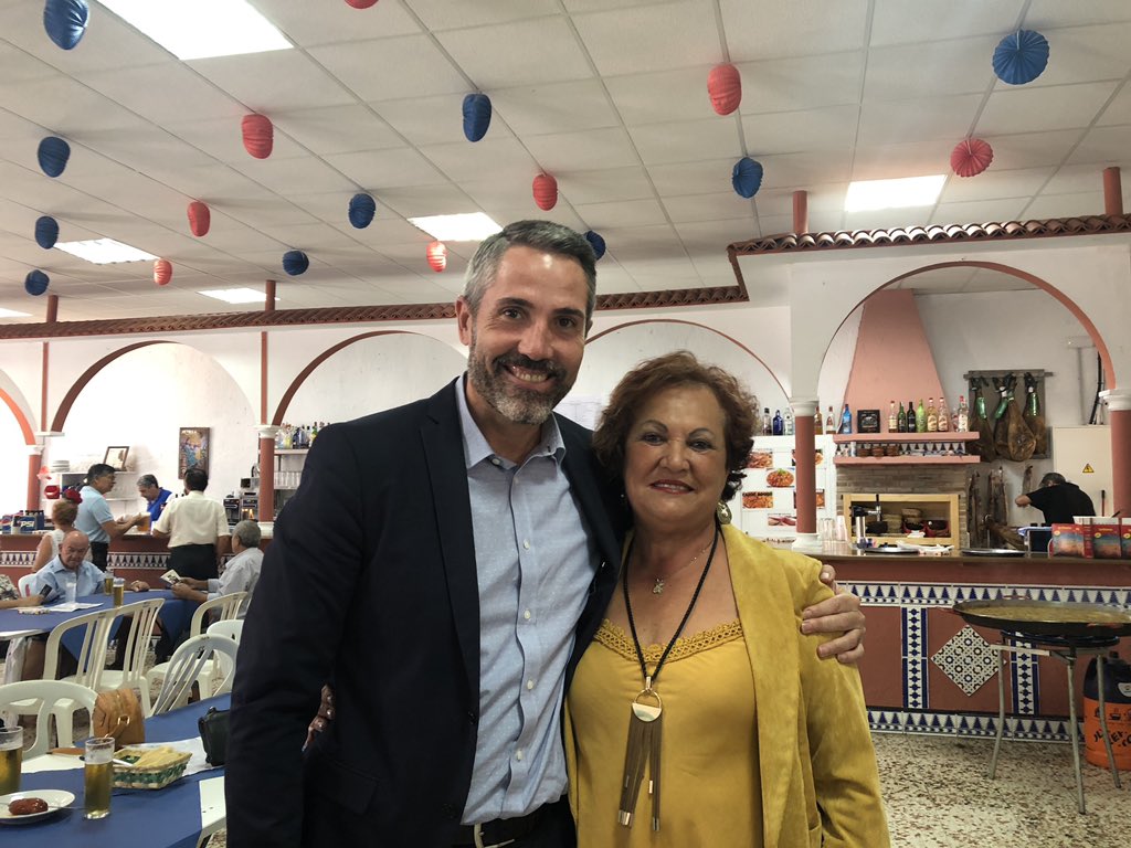 JCMaldonadoEst's tweet photo. Hoy la Asociación #APAFFER Mijas-Fuengirola organiza una #paella 🥘 solidaria en la Peña Flamenca de la Feria de #Fuengirola 💃🏻.
Os animo a todos a pasar por allí a disfrutar de un buen plato de arroz, del buen ambiente y a aportar vuestro granito de arena. https://t.co/KQU9MsEhoK